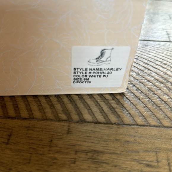 Sincerely Jules Harley White Boots - Picture 4 of 11